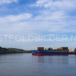 Containerskip på vei inn til Moss Havn - Østfoldbilder.no